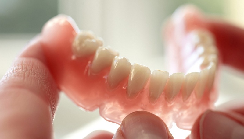 плюсы и минусы съёмного протезирования зубов
